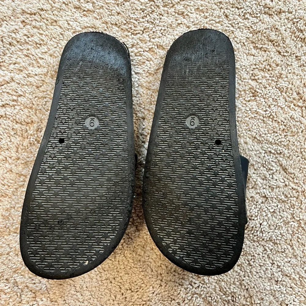 Primitive Naruto Shippuden black sandals Size 9